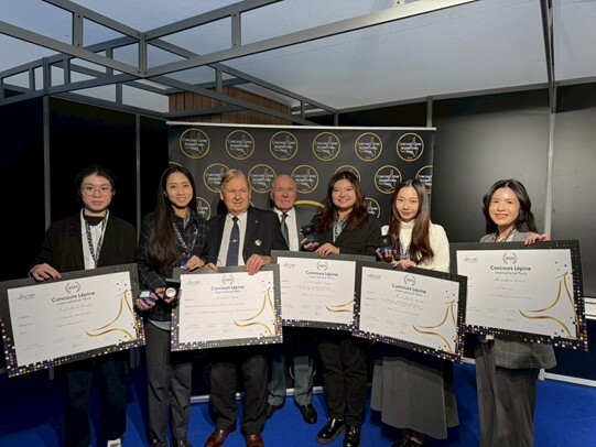 圖3.本校5位女學生與Dorey大會主席、Lavergne評審團主席合影留念圖片