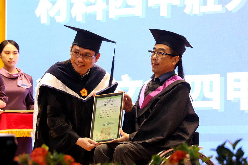 圖12.畢業生楊文輝逆境奮發奪雙金獲多項表揚圖片