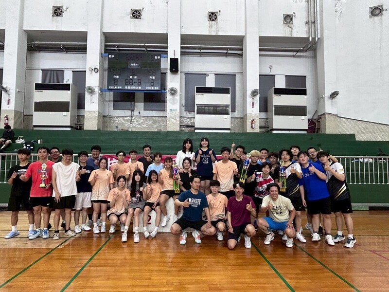 圖4.羽球校長盃獲獎隊伍大合照圖片