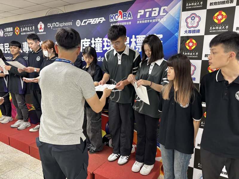 一般組9號球混合雙打 第四名 經管二甲 胡銘凱、電機二乙 蔡佳穎圖片
