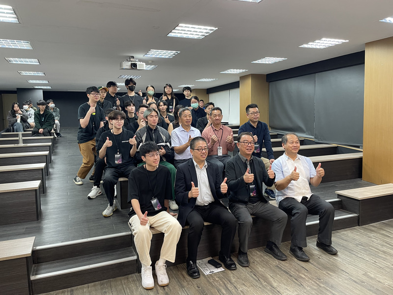 圖1.工業設計學系110級畢業展開幕大合照圖片