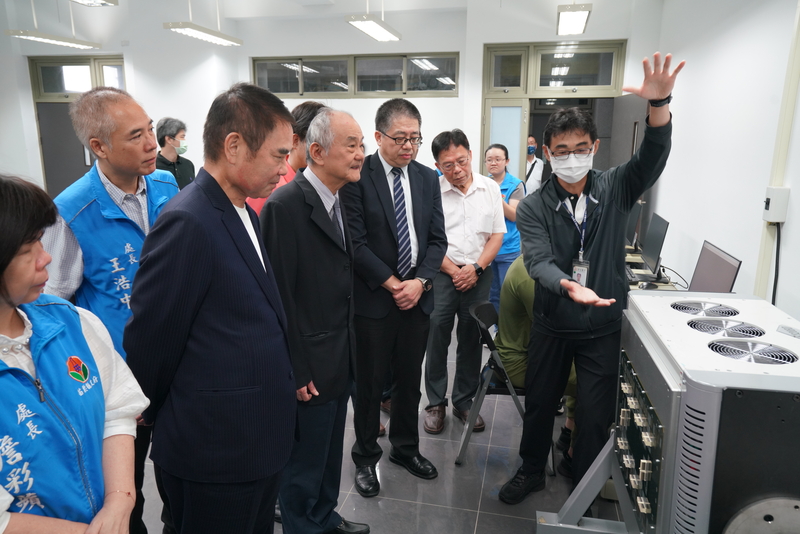 圖3.京元電子大力支持教學資源,捐贈總價逾300萬元的先進測試設備與配套治具,並提供新臺幣27.9萬元協助聯大優化教學空間與設備圖片