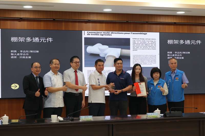 工設系李品彤、陳冠臻與洪晟金屬協力研發,設計可快速組裝與拆卸的金屬元件,提升展架、臨時棚架的施工效率與安全性,亦取得銅獎。圖片
