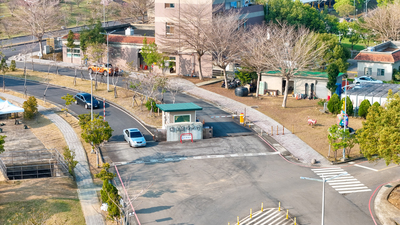 八甲校區中大門