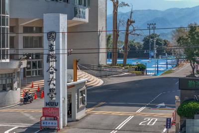 二坪山校區大門口 (1)