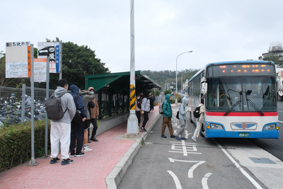 二坪山校區公車站 (1)