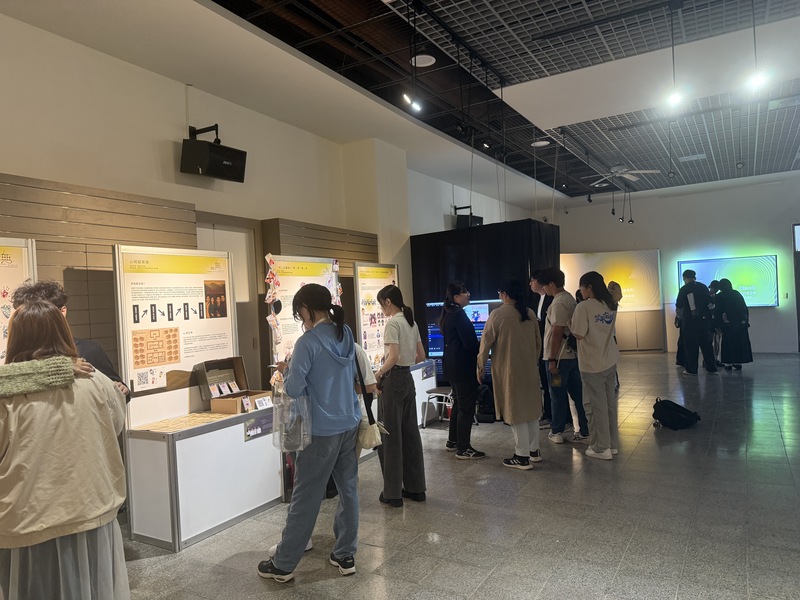 圖3.本次展覽共匯集21組學生團隊的精彩作品，涵蓋文創設計組、數位媒體組與論文研究組三大類別圖片