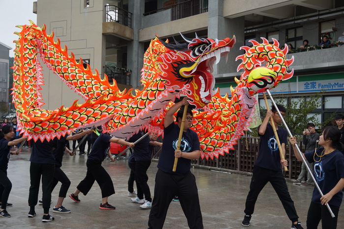 本校文觀系舞龍