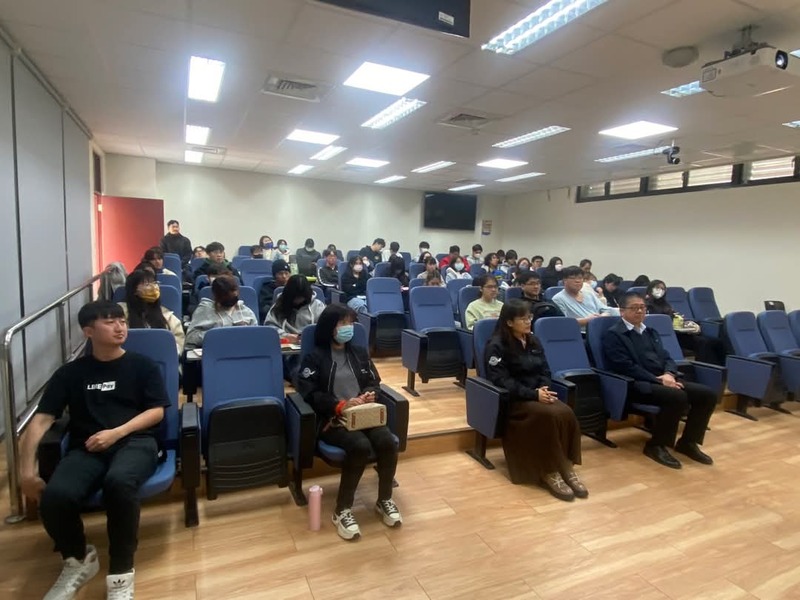 圖3.研習會的講師Ricky Tsai老師也學員們帶來了精彩的AI應用規劃課程圖片