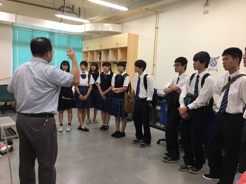 參訪材料系實驗室圖片