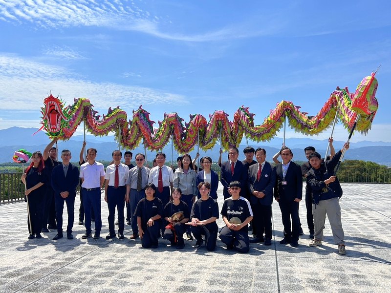 圖1.聯大𪹚龍團隊以磅礡鼓聲與靈動龍姿，展現苗栗客庄傳統文化魅力圖片