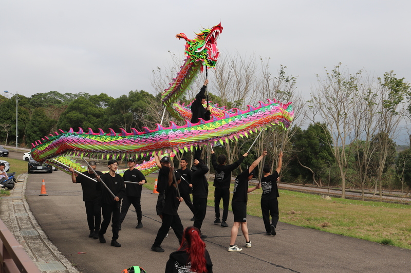 圖2.聯大文觀系冠軍龍隊表演圖片