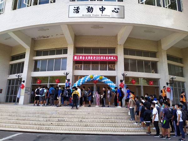 圖四、進入大禮堂參加新生學涯導航