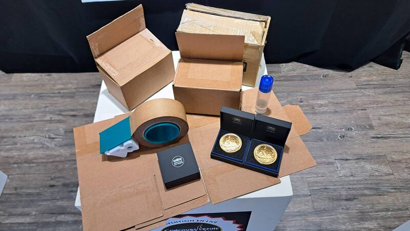 圖3.從郵票背膠得到創作靈感的再濕膠紙箱圖片