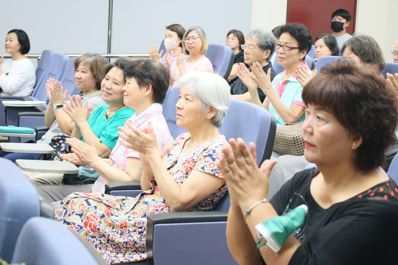 圖5.本校響應教育部「第三人生大學試辦計畫」，專為55歲以上民眾量身打造，提供多元課程。圖片