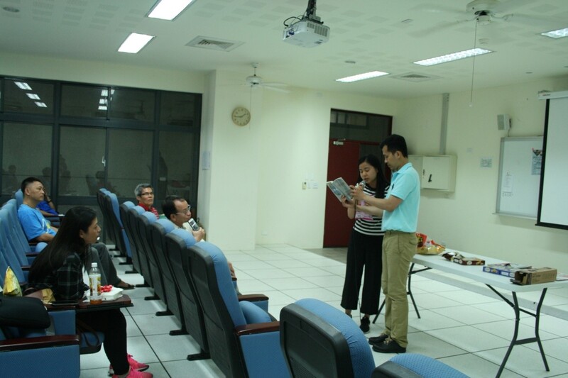 徐玉鴻講師與學生互動情形