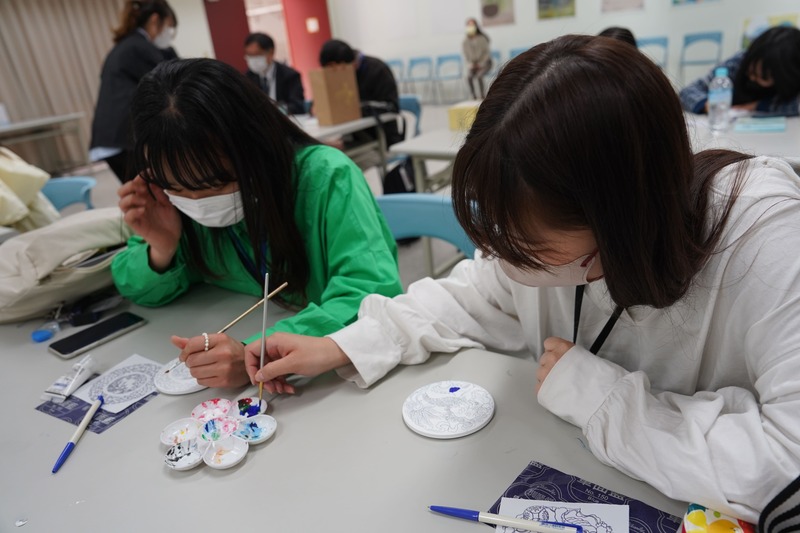 日本愛知教育大學同學彩繪青花瓷杯墊圖片