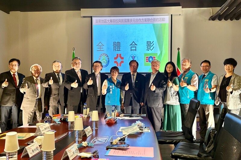 國立聯合大學李偉賢校長(左4)與苗栗縣鄧桂菊副縣長、中國青年救國團葛永光主任和與會貴賓們合影圖片