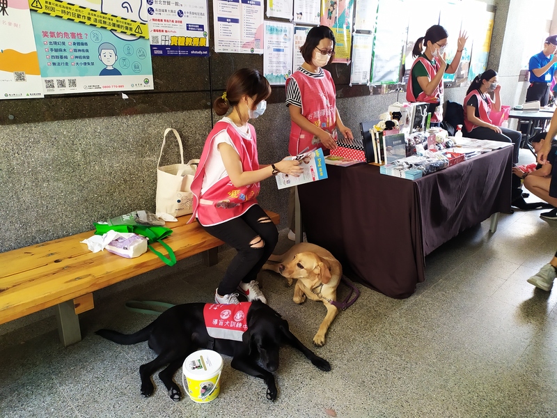 導盲犬協會蒞校參加活動