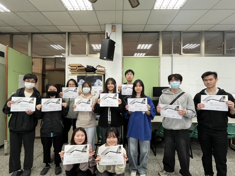 今年兩項考科各有 17 位學生應考，合計 34 人，全數通過，並取得 Autodesk 原廠國際認證。圖片