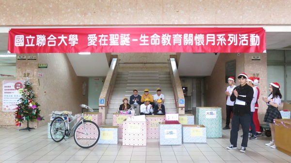 聯大志工學生話劇畫演出