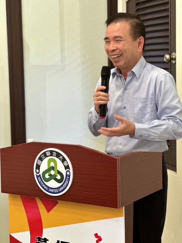 黃振倉傑出校友開心致詞圖片