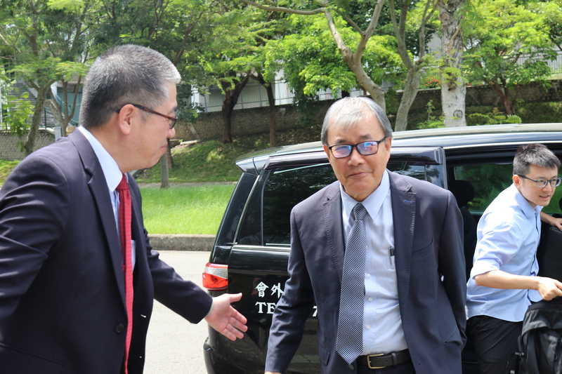 圖1.教育部鄭英耀部長17日蒞臨國立聯合大學訪視圖片