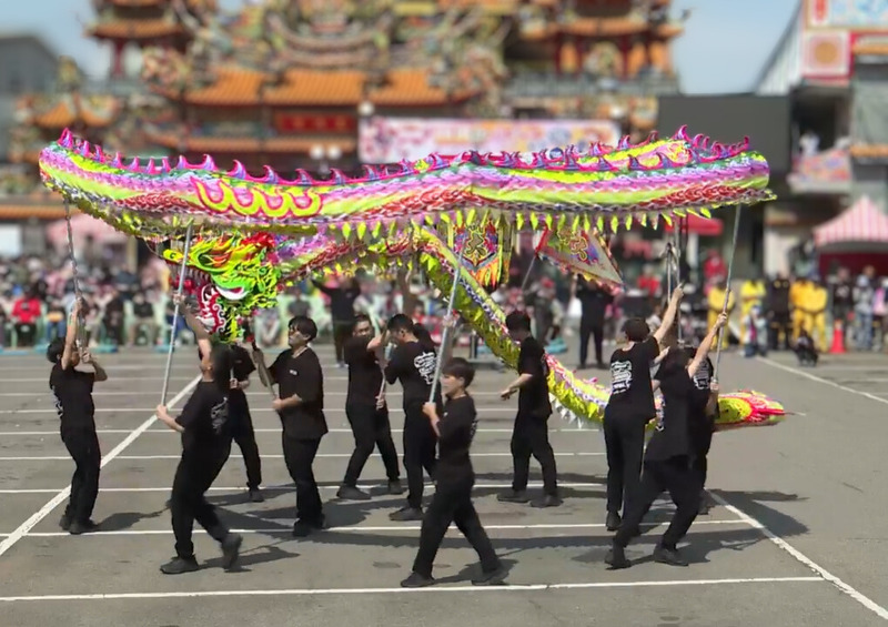 圖1.聯大文觀龍隊參加2026年國立貓裏客家龍競技，在激烈競技中脫穎而出，勇奪尊龍獎!圖片