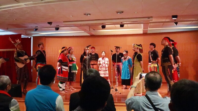 原住民文化研究社歌舞演出