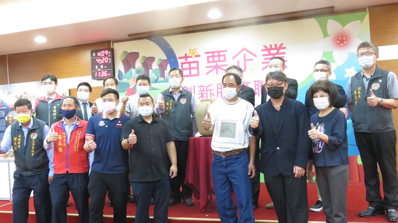 與會人員合影留念圖片