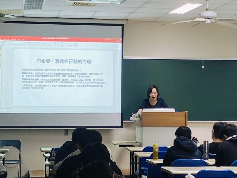 圖1.邱家宜博士演講圖片