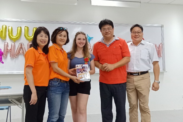 國際扶輪3501地區青年交換委員會頒發結業禮予交換青年