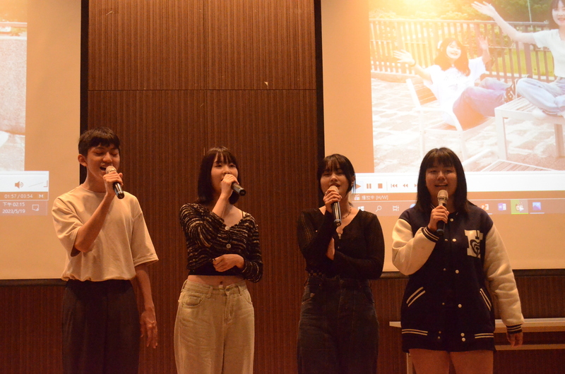 聯大同學上台展現創作的客家流行歌曲圖片