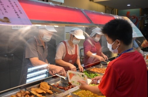 學餐銘祥謝老闆豐盛防疫午餐