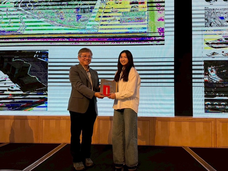 圖3.鄧宥妘同學所提出之「台泥舊址的再生提案」計保留紅磚倉庫與儲存桶的真實紋理，將靜態廢墟轉譯為可供人群介入、重新定義的參與式平台。圖片