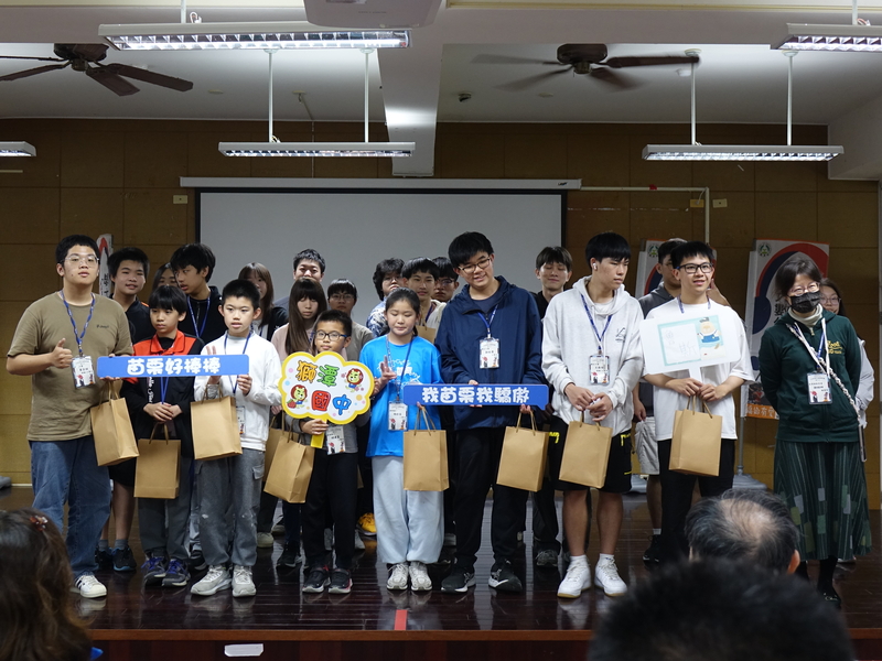 玩了一整天，頒獎時刻總是令人又期待又興奮圖片