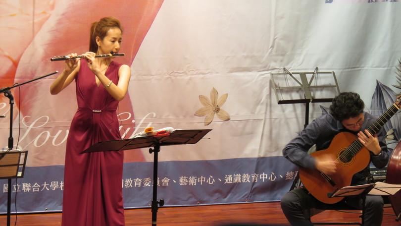 演奏者專注表演3