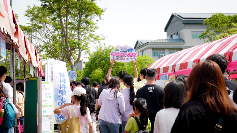 圖7.活動設有校園導覽專車，帶領民眾乘車逛校園體會聯大校園之美圖片