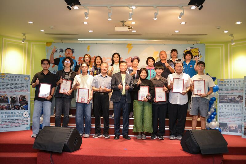 圖3.國立聯合大學電機工程學系陳美玲老師及學生參與苗栗縣節電推廣與服務獲苗縣府表揚圖片