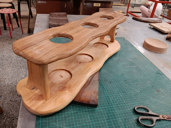 圖8.翁福成同學親手設計製作的咖啡架圖片