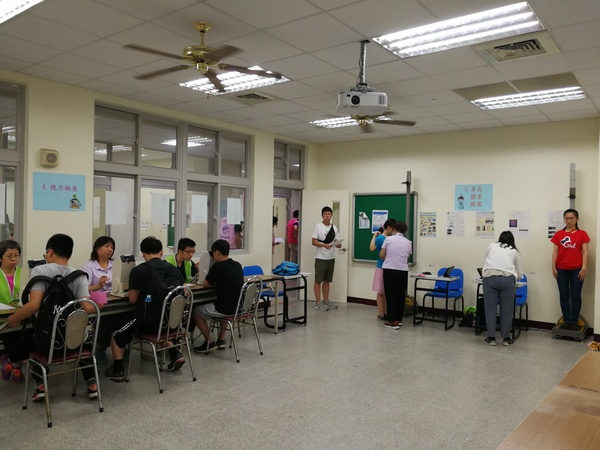 採用報到處ABCD分流改善往年人潮擁塞