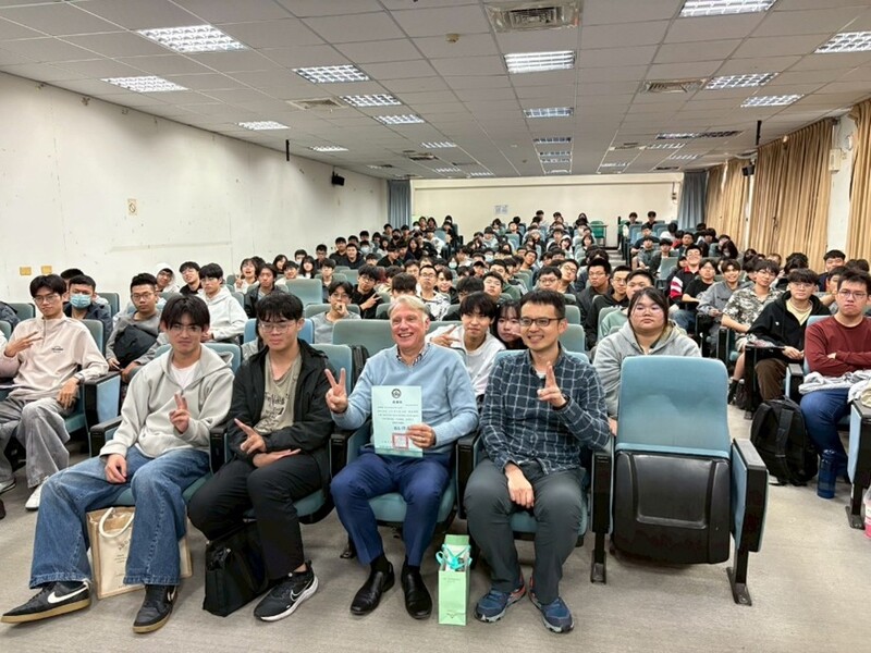 圖1.「How to do a successful interview in English」講座大合照圖片