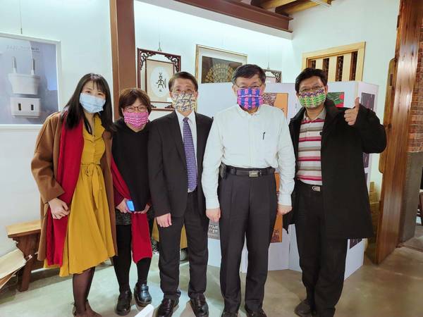 本校文創系教師們與柯文哲市長合影