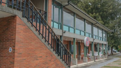 二坪山校區景觀餐廳外觀