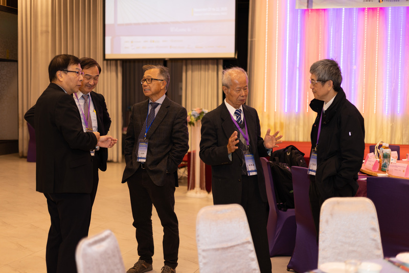 照片 15｜兩位國際重量級學者Prof. Herman M. Shen與 Prof. Huihe Qiu學者們互相交流活動情形圖片