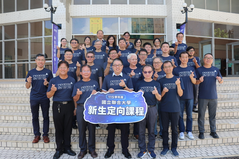 圖3.開學典禮由校長帶兩一級二級主管熱烈歡迎新生到來!圖片