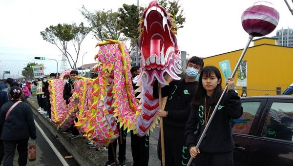 文觀系火旁龍隊擔任開幕表演嘉賓,炒熱現場氣氛。