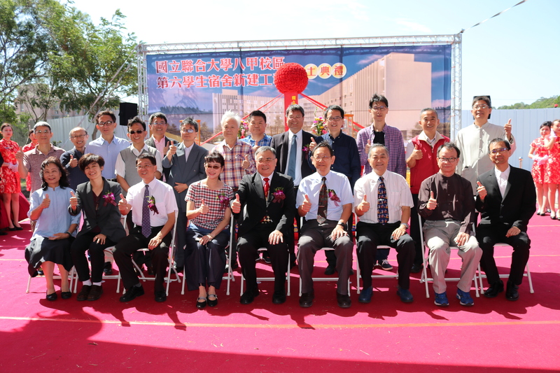 聯大主管和教師於會場合影圖片