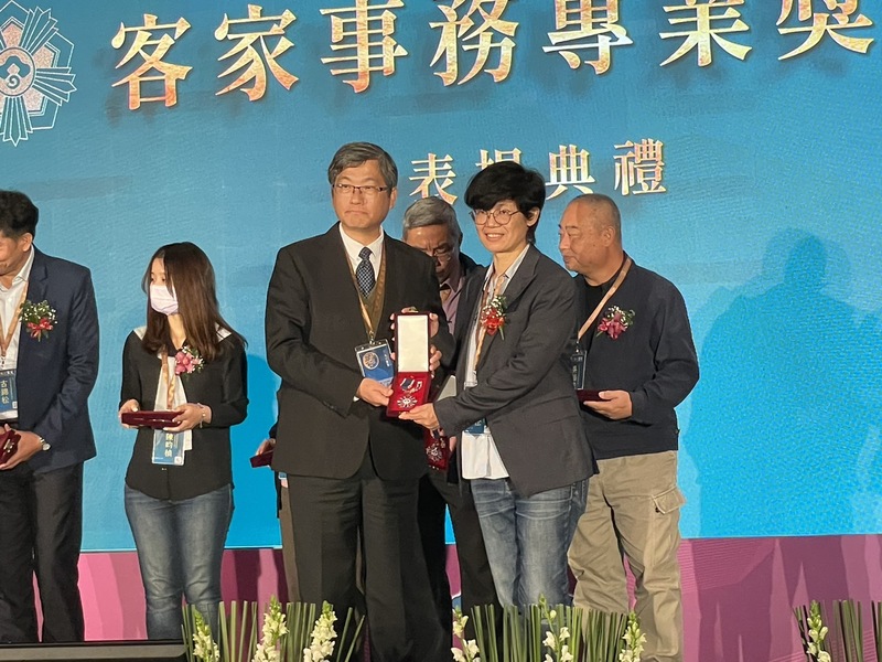吳翠松教授獲頒2023年三等客家事務專業獎章