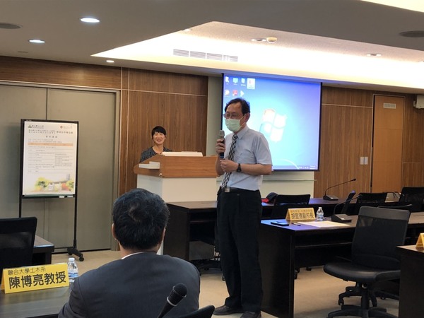 胡宣德副校長介紹雙方與會人員